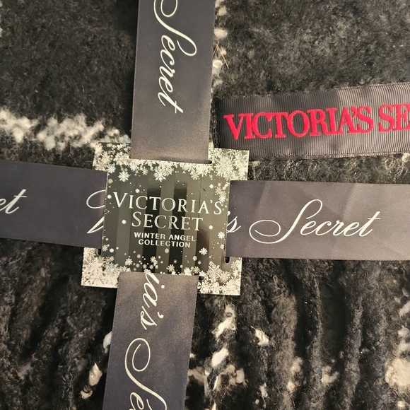 NEW WITH TAGS VICTORIA'S SECRET WINTER ANGEL COLLECTION BLACK & WHITE - Picture 3 of 5